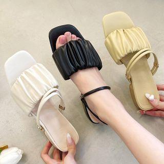 Crinkled Low-heel Sandals