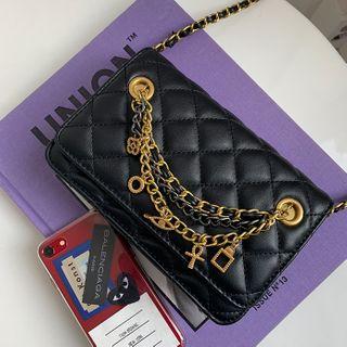 Charm Quilting Shoulder Bag