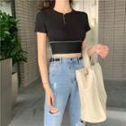 Cropped Color-block T-shirt / Distressed Straight-cut Jeans