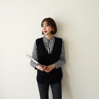 V-neck Round-hem Textured Knit Vest