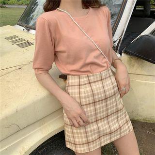 Short-sleeve T-shirt / Plaid Skirt