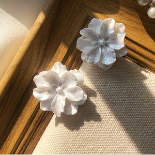 3d Floral Ear Stud / Clip-on Earring