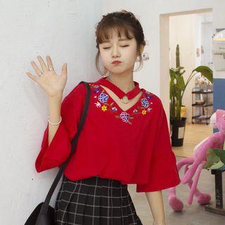 Short-sleeve V-neck Embroidered T-shirt