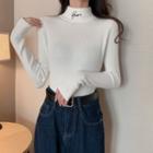 Mock-neck Letter Embroidered Ribbed Knit Top