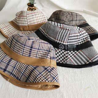 Embroidered Houndstooth Revisable Bucket Hat