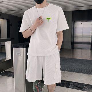 Set: Short-sleeve T-shirt + Cargo Shorts