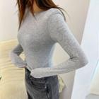 Padded-shoulder Slim Cropped T-shirt