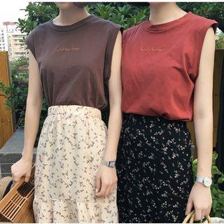 Sleeveless Lettering T-shirt / Floral Print A-line Midi Skirt
