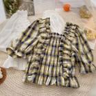 Short-sleeve Square-neck Ruffle-trim Blouse