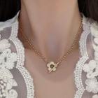 Flower Pendant Alloy Choker Necklace - Gold - One Size
