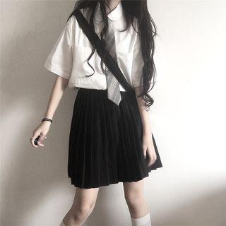 Pocket Detail Short-sleeve Shirt / Pleated Skirt