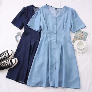 Open-bakc V-neck Shirtdress
