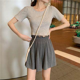 Plain T-shirt / Pleated Skirt