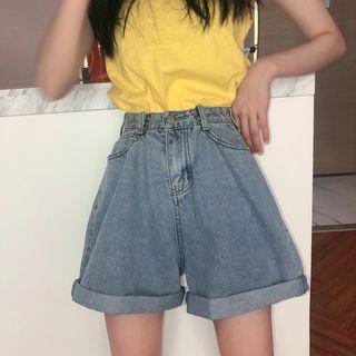 Plain Tank Top / Roll-up Loose-fit Denim Shorts