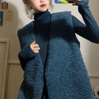 Long-sleeve Turtleneck Top / Fleece Vest