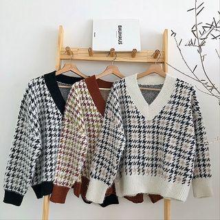 Houndstooth V-neck Long-sleeve Sweater