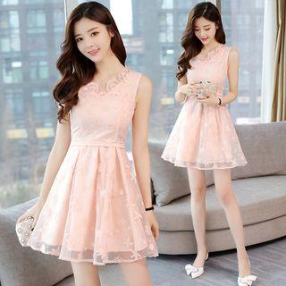 Sleeveless Tie-waist Sheath Panel Lace Dress