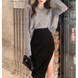 V-neck Knit Sweater / Side-slit Skirt