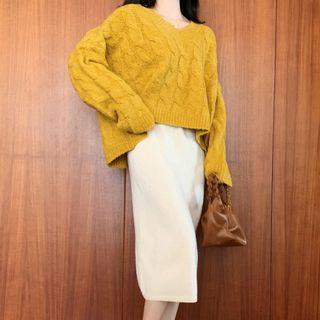 V-neck Cable Knit Sweater / Knit Skirt