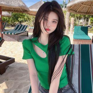 Plain Cutout Ribbed Cropped Top