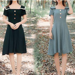 Contrast Trim Square Collar Short-sleeve Midi Dress