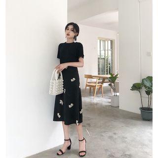 Set: Open Back Short Sleeve T-shirt + Patterned Midi Skirt