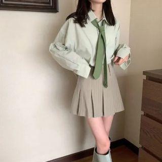 Plain Shirt / Tie / Pinstriped Mini Pleated Skirt / Set