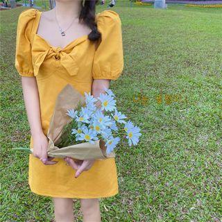 Plain Bow Puff-sleeve Dress