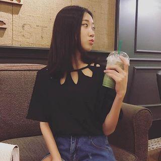 Cutout Loose-fit Short-sleeve T-shirt