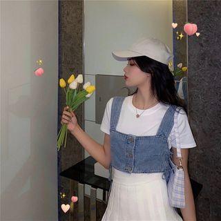 Short-sleeve T-shirt / Sleeveless Denim Top / Pleated Skirt