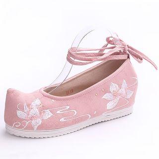 Flower Embroidered Hanfu Flats