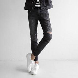Straight-cut Cut-off Detailed Jeans