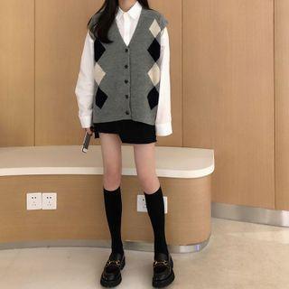 Long-sleeve Plain Shirt / Buttoned Knit Vest