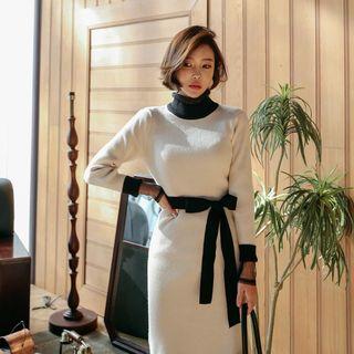 Mock-neck Contrast-trim Dress With Sash