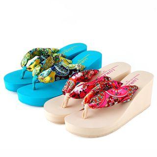 Patterned Wedge Flip-flops
