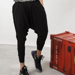 Low-crotched Pants