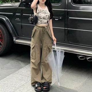 Printed Tank Top / Plain Cargo Pants