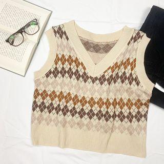 V-neck Argyle Sweater Vest Argyle - Beige - One Size