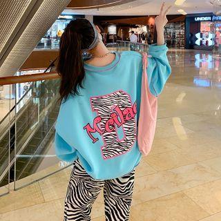 Lettering Oversized Sweatshirt / Zebra Print Cropped Harem Pants