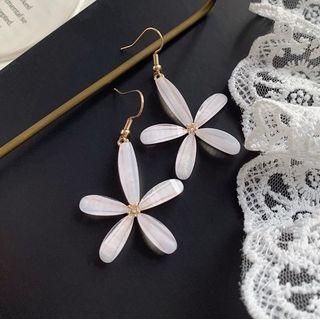 Flower Lace Earring / Clip-on Earring