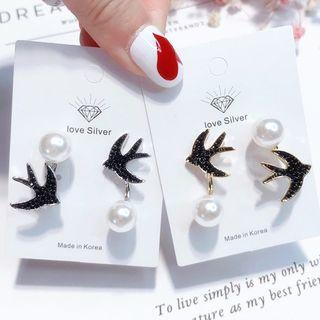 Non-matching Faux Pearl Swallow Earring
