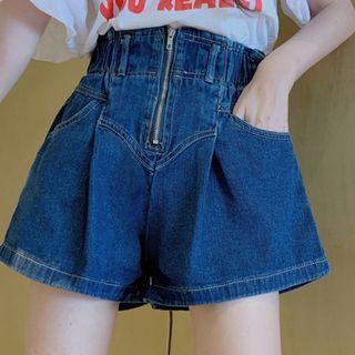 Denim Shorts / Short-sleeve Lettering T-shirt