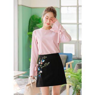 Crew-neck Tie-cuff Top