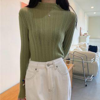 Knitted Ruffled Light Sweater