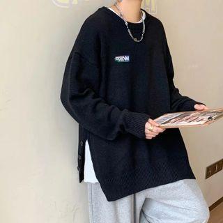 Button-side Slit Sweater