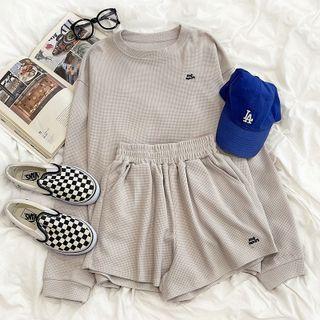 Long-sleeve Waffle Lettering Embroidered Sweatshirt / Shorts