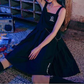 Sailor Collar Blouse / Embroidered Sleeveless Shift Dress