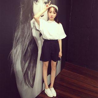 Set : Short-sleeve Blouse + Wide Leg Shorts