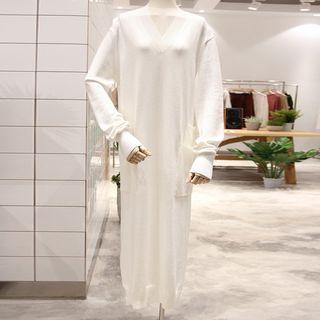 Dual Pocket V-neck Midi Knit Dress