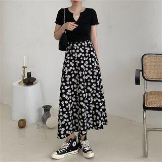 Short-sleeve Plain V-neck Top / Floral Printed Midi Skirt